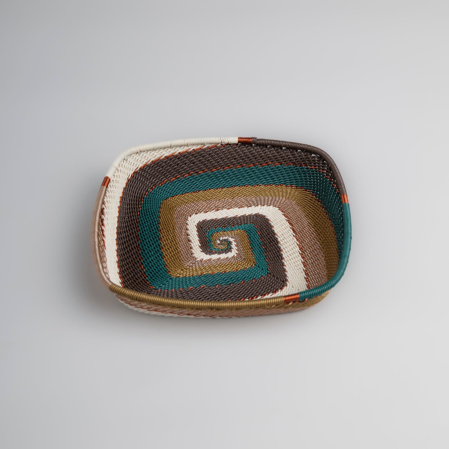 Panier carré plat en fil de téléphone