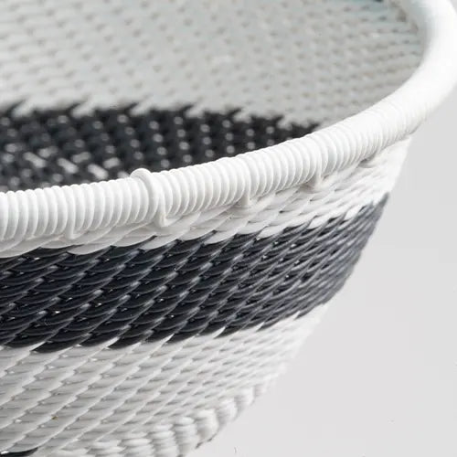 Shallow basket zulu wire - Black & White - Small - Close up