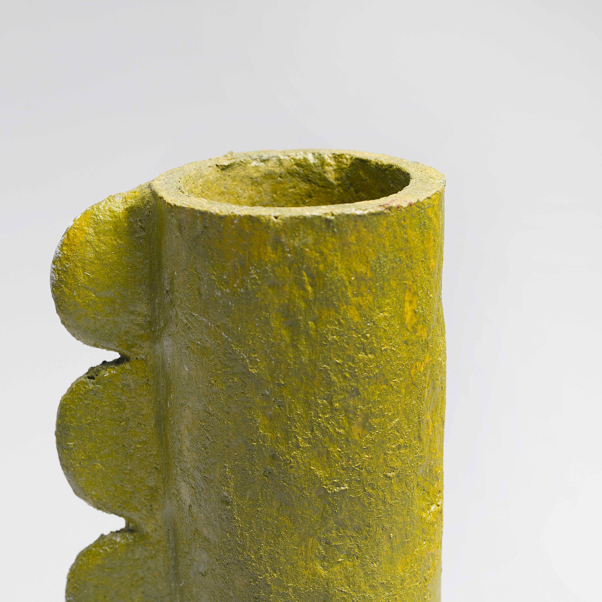 Handcrafted Paper Pulp - Emanti Vase - Emerald Green - Photo Close up