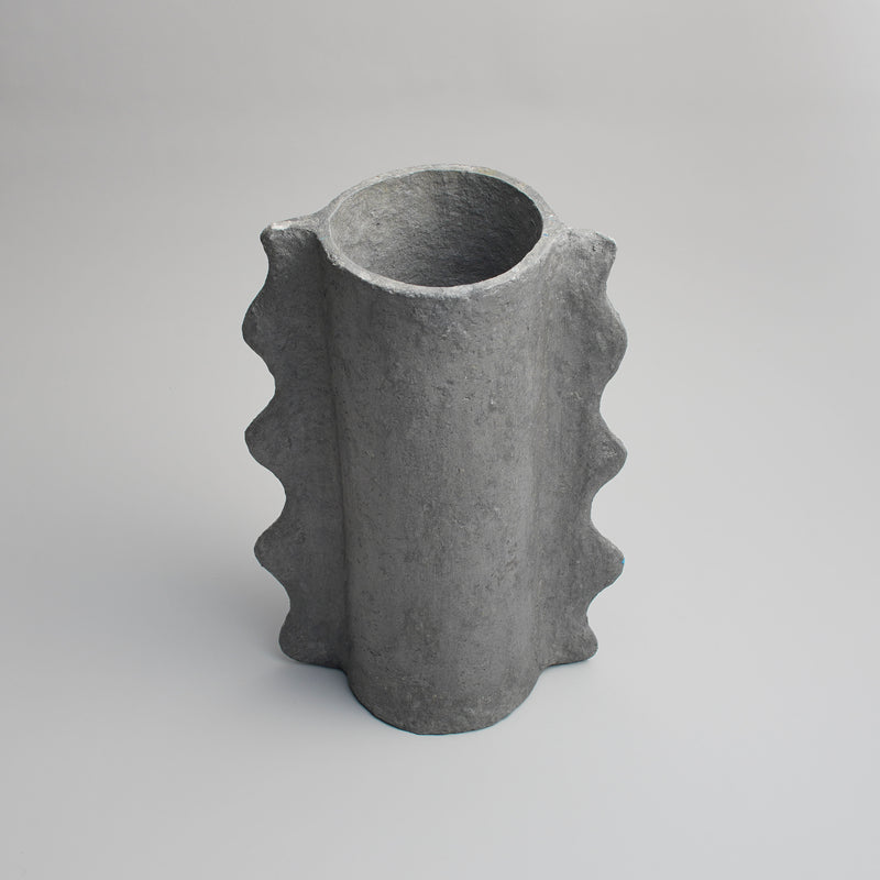 Handcrafted Paper Pulp - Ligagasi Vase - Charcoal - Photo 2