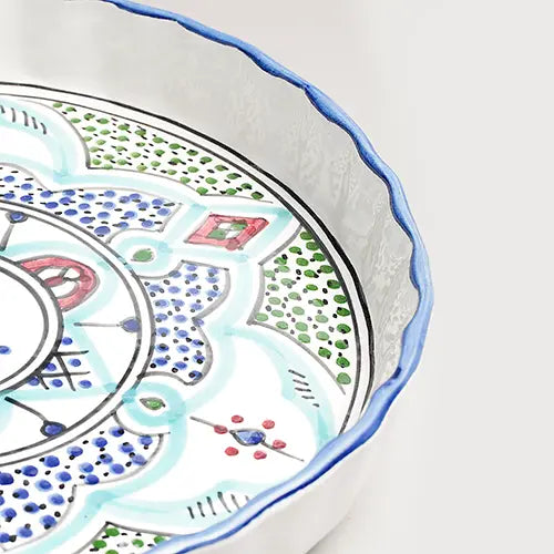 Safa – Hand-Painted Moroccan Ceramic Dish - Cose up